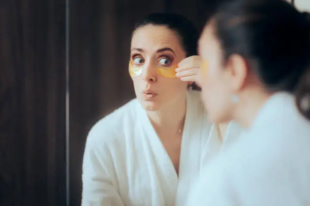 Retinol eye cream for dark circles
